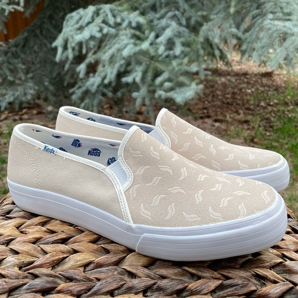 NEW Keds Cream Suede Tossed Wave Logo Platform Lace Up Sneaker. Women’s size 11 - Picture 1 of 13